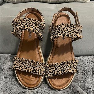 Natural Refections Leopard Print Sandals 10.